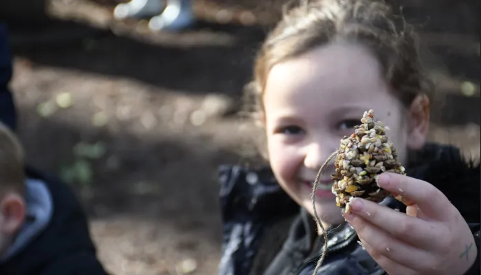 Pinecone making workshop - Seal