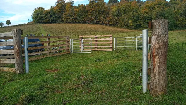 Stolen gate at Polhill