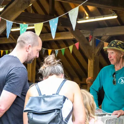 A volunteer from Kent Wildlife Rescue Service speaks to visitors.